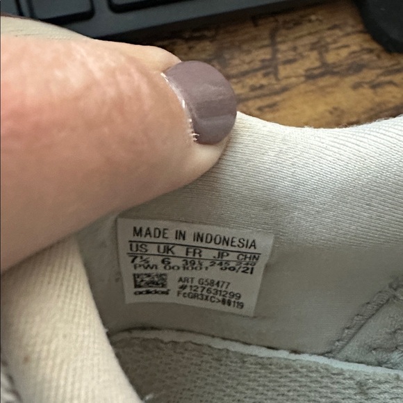 Women’s Adidas Edge Lux - 7.5 - Picture 4 of 5